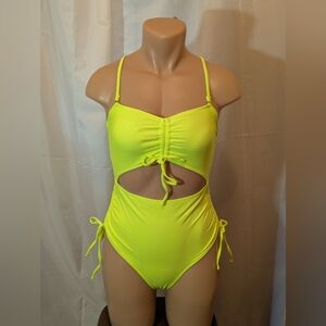 QINSEN Womens Scoop Neck Cut Out Front Monokini - Size Small NWOT